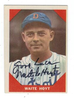Autographed 1960 FLEER WAITE HOYT New York Yankees Card