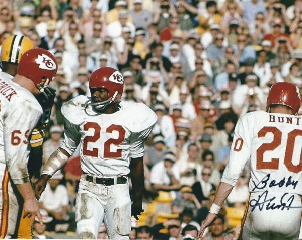 Autographed BOBBY HUNT 8X10 Kansas City Chiefs Photo