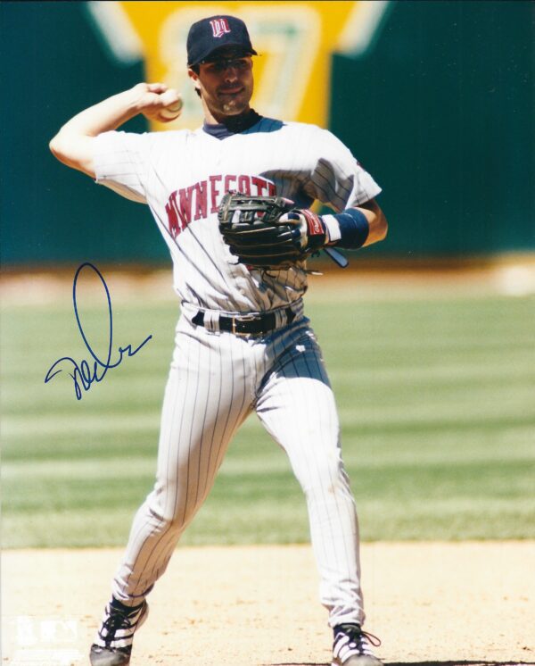 AUTOGRAPHED TODD WALKER 8X10 Minnesota Twins Photo