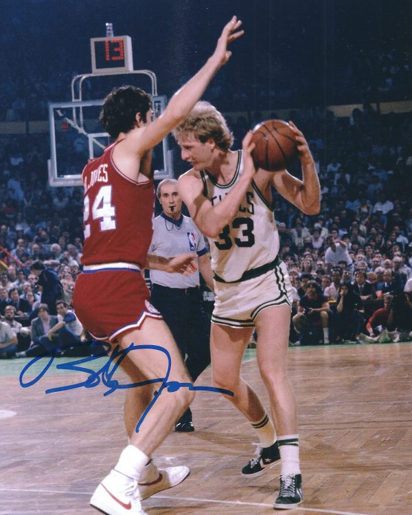 AUTOGRAPHED  BOBBY JONES 8X10 Philadelphia 76'ers photo