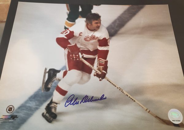 AUTOGRAPHED ALEX DELVECCHIO 11X14 Detroit Red Wings Photo
