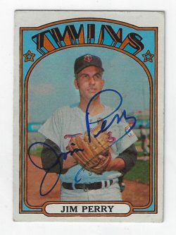 Autographed JIM PERRY 1972 Topps Card