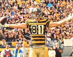Autographed JESSE JAMES Pittsburgh Steelers 11x14 Photo