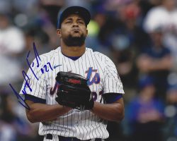 AUTOGRAPHED JEURYS FAMILIA 8x10 New York Mets Photo
