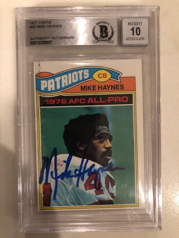 Autographed 1977 Topps Mike Haynes Patriots Rookie Card #50 BA Beckett Slabbed