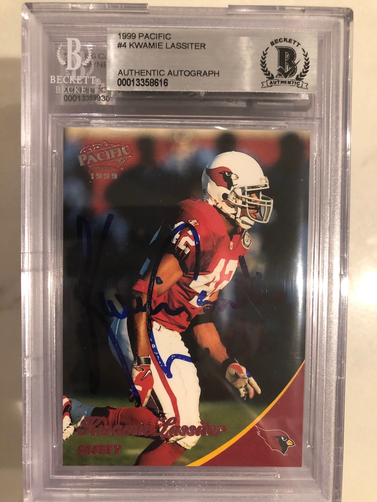 Autographed 1999 Pacific Kwamie Lassiter Arizona Cardinals card #4 Beckett  Slabbed