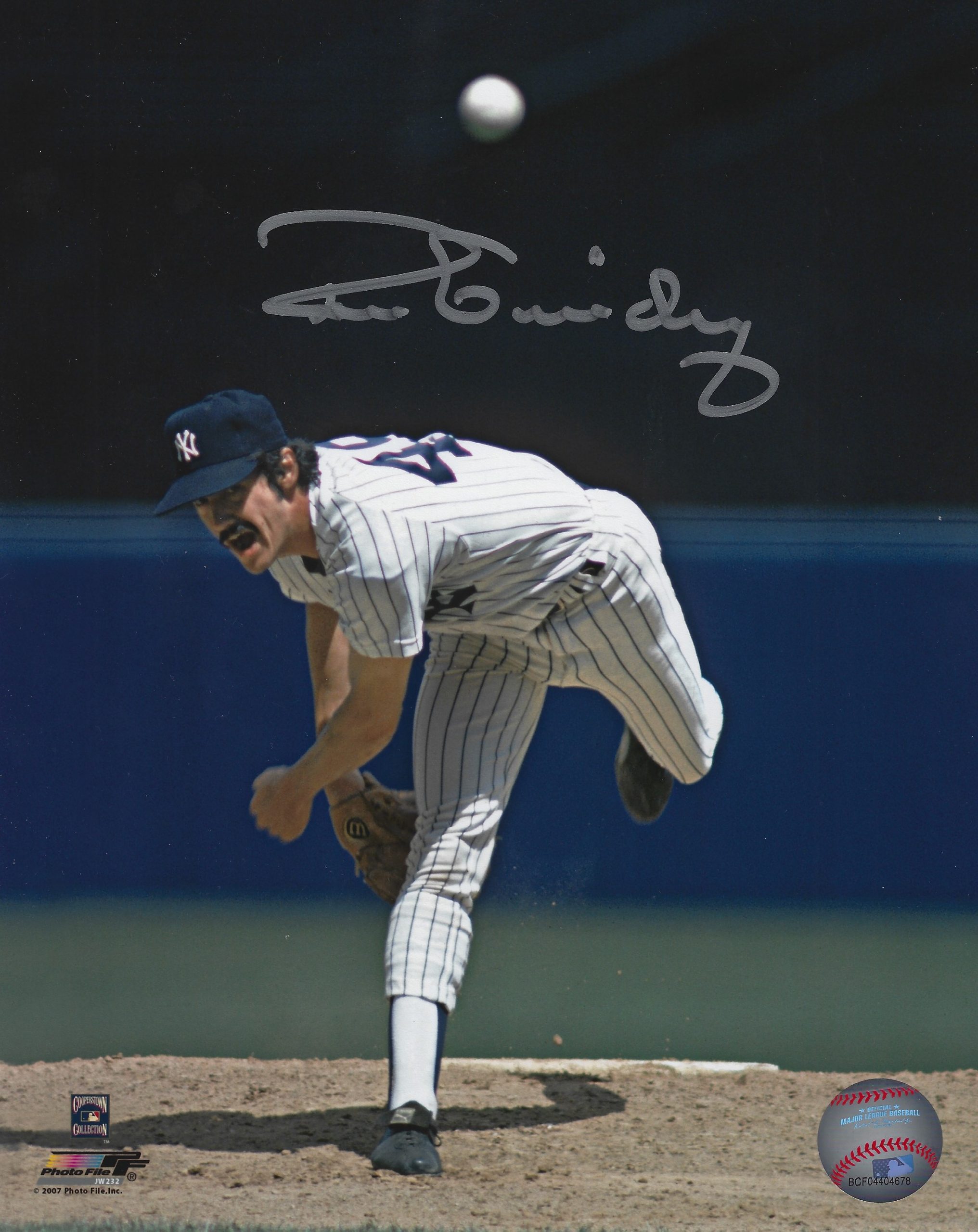 Ron Guidry Signed Yankees 8x10 Photo (JSA)