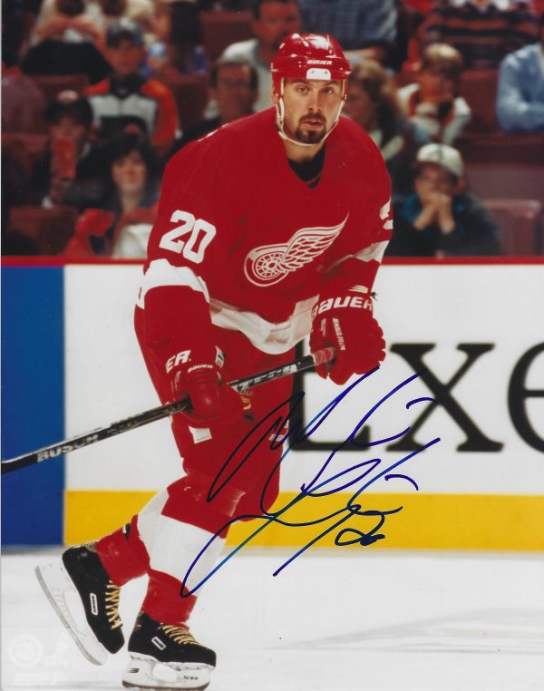 Autographed MARTIN LAPOINTE 8X10 Detroit Red Wings Photo