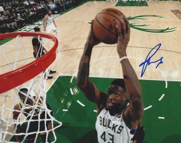 AUTOGRAPHED THANASIS ANTETOKOUNMPO 8X10 MILWAUKEE BUCKS Photo