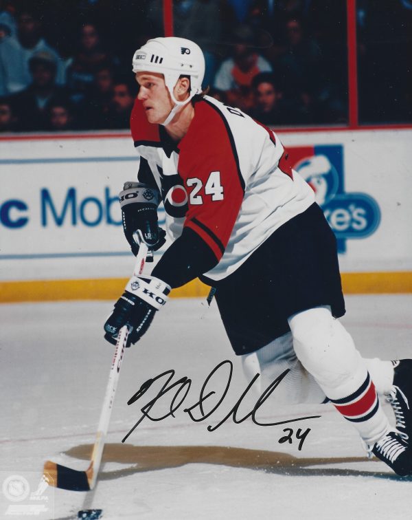 Autographed KARL DYKHUIS 8X10 Philadelphia Flyers Photo