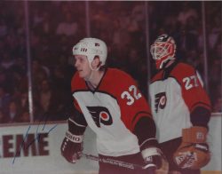 Autographed MURRAY CRAVEN 8X10 Philadelphia Flyers Photo