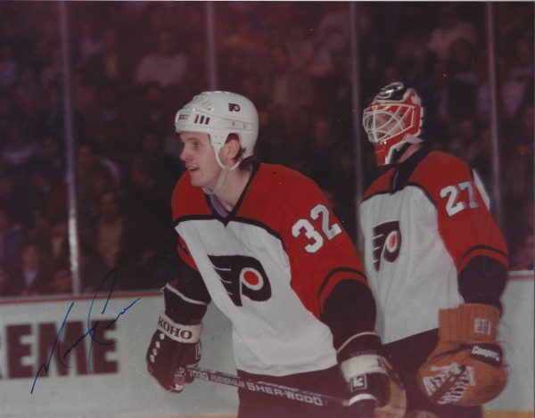 Autographed MURRAY CRAVEN 8X10 Philadelphia Flyers Photo