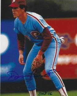 AUTOGRAPHED DAVE ROBERTS 8X10 Philadelphia Phillies Photo