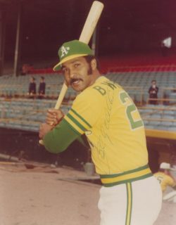 Autographed  BILLY WILLIAMS 8x10 Oakland A's Photo