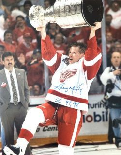 Autographed Larry Murphy "SC 97, 98" 16X20 Detroit Red Wings Photo