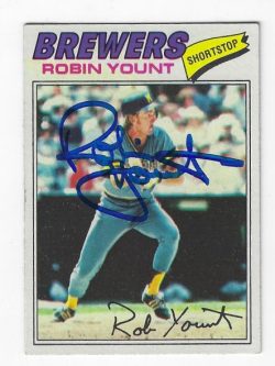 Autographed ROBIN YOUNT Milwaukee Brewers 1977 Topps Card