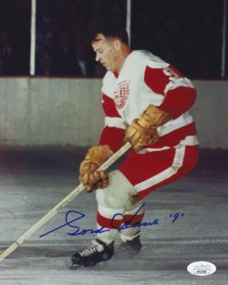 Autographed GORDIE HOWE 8X10 Detroit Red Wings Photo JSA