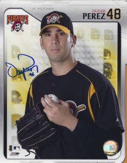 AUTOGRAPHED OLIVER PEREZ 8X10 Pittsburgh Pirates Photo