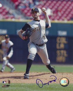 AUTOGRAPHED OLIVER PEREZ 8X10 Pittsburgh Pirates Photo