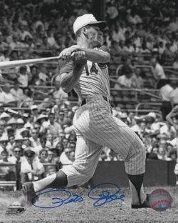 AUTOGRAPHED PETE ROSE 8X10 Cincinnati Reds Photo