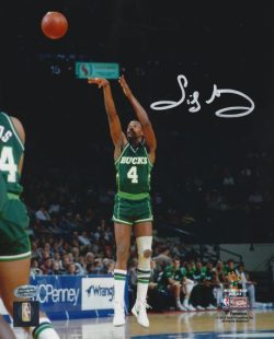 AUTOGRAPHED SIDNEY MONCRIEF 8x10 Milwaukee Bucks photo