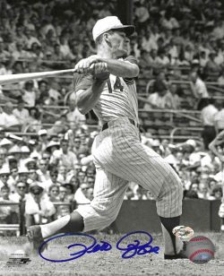 AUTOGRAPHED PETE ROSE 8X10 Cincinnati Reds Photo