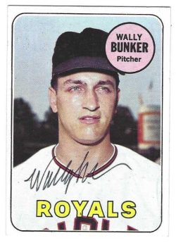 Autographed WALLY BUNKER Kansas City Royals 1969 Topps Card