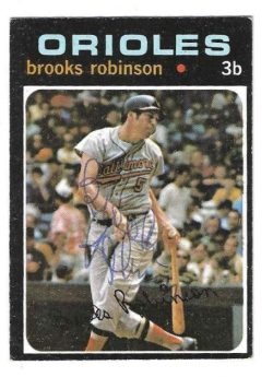 Autographed BROOKS ROBINSON Baltimore Orioles 1971 Topps Card