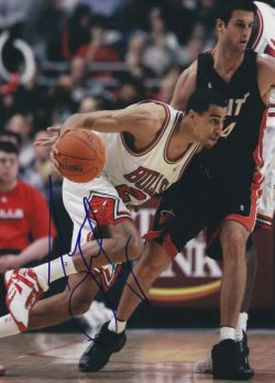Autographed THABO SEFOLOSHA 8X10 Chicago Bulls Photo