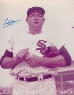 Autographed EARLY WYNN 8X10 Chicago White Sox Photo