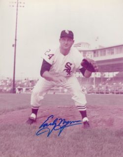 Autographed EARLY WYNN 8X10 Chicago White Sox Photo