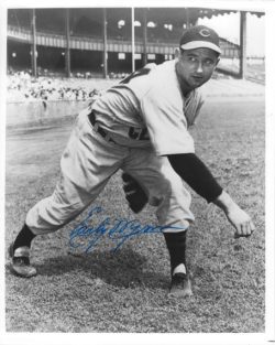 Autographed EARLY WYNN 8X10 CLEVELAND INDIANS photo
