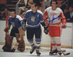 Autographed FRANK MAHOVLICH 8x10 Detroit Red Wings Photo