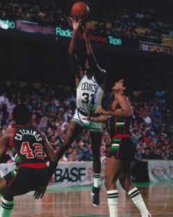 AUTOGRAPHED CEDRIC MAXWELL 8x10 Boston Celtics photo