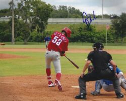 AUTOGRAPHED CARLOS DE LA CRUZ  8X10 Philadelphia Phillies Photo