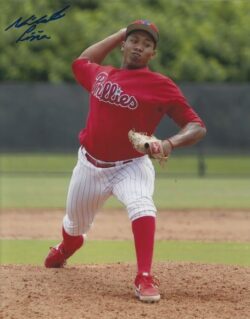 Autographed NICOLY PINA 8X10 Philadelphia Phillies Photo