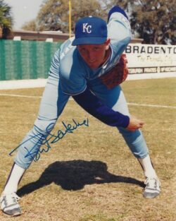 AUTOGRAPHED BRET SABERHAGEN 8x10 Kansas City Royals Photo