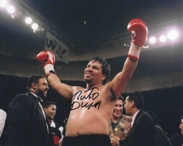 Autographed ROBERTO DURAN 8X10 Boxing photo