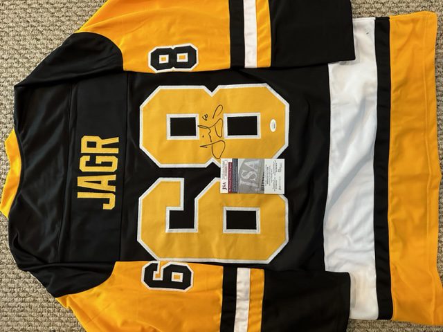 Jaromir Jagr Autographed Jersey