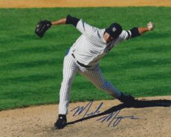 Autographed MIKE MYERS New York Yankees 8X10 Photo