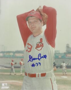 AUTOGRAPHED GARY BELL 8X10 Cleveland Indians Photo