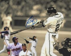 AUTOGRAPHED DAVE JUSTICE 8X10 Atlanta Braves Photo