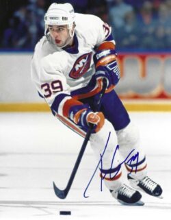 Autographed TRAVIS GREEN 8X10 New York Islanders Photo