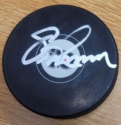 Autographed ERIS LINDROS Philadelphia Flyers Hockey Puck