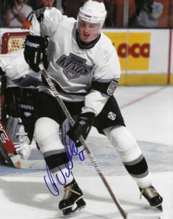 Autographed AKI BERG 8X10 Los Angeles Kings Photo