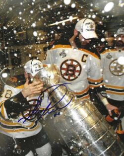 Autographed MARK RECCHI 8X10 Boston Bruins Photo