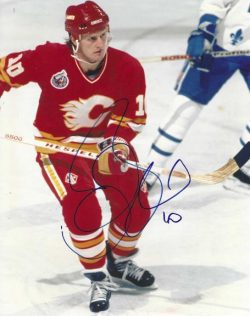 Autographed GARY ROBERTS 8X10 Calgary Flames Photo