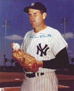 Autographed ROBIN ROBERTS 8x10 New York Yankees Photo