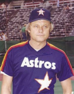 AUTOGRAPHED JOE NIEKRO 8X10 Houston Astros Photo