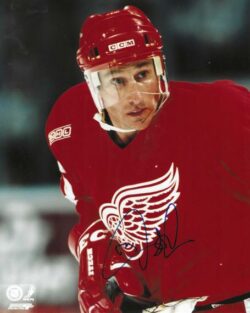 Autographed PAT VERBEEK 8X10 Detroit Red Wings Photo
